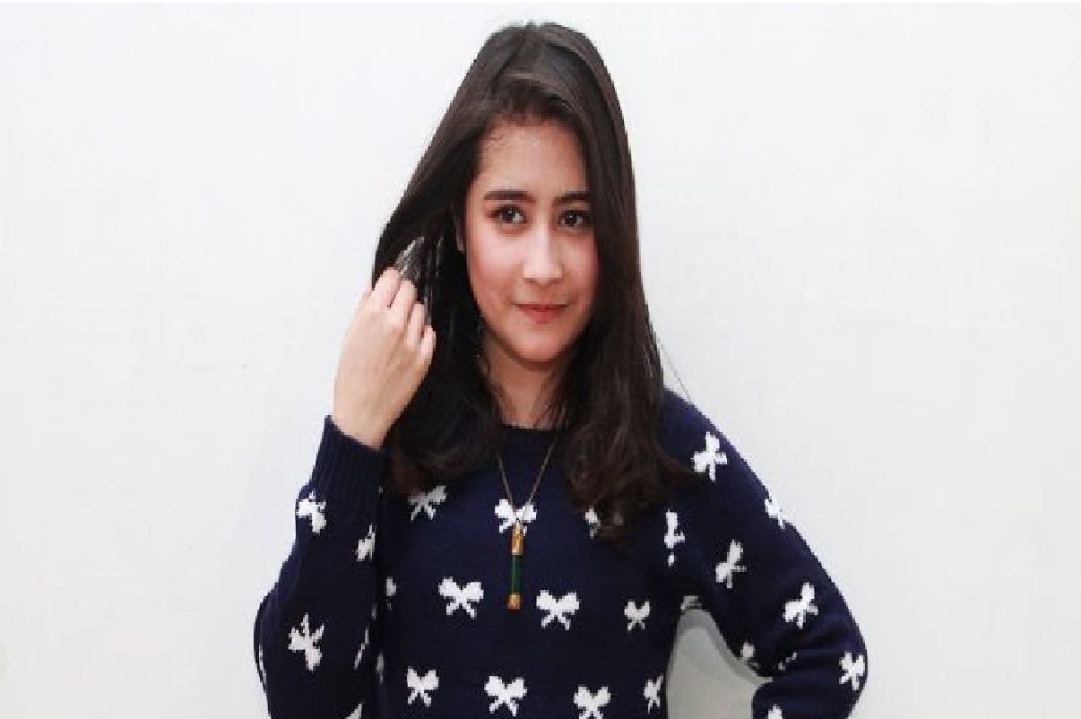 Prilly Latuconsina Tampil Botak