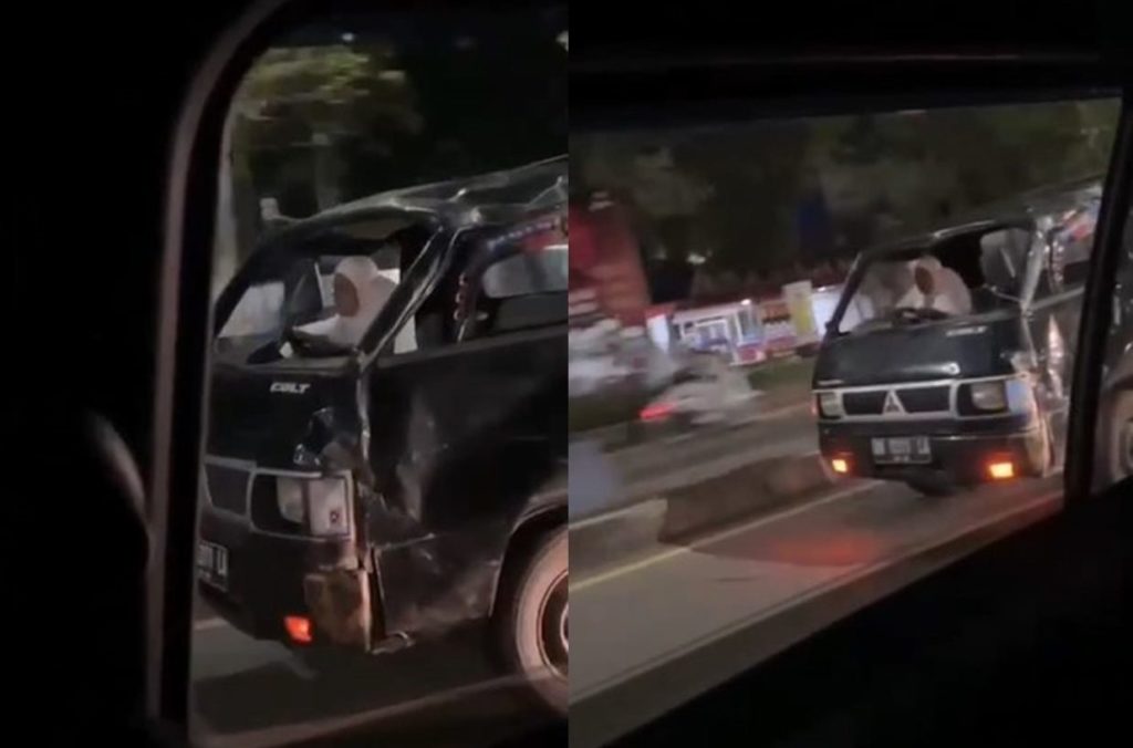 Ras Terkuat di Bumi! Emak emak Ngebut Kendarai Pikap Ringsek di Jalan Raya