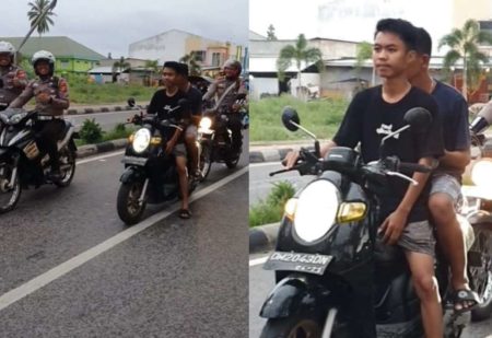 Super Panik! 2 Pemuda Tak Pakai Helm Dikelilingi 3 Polisi Saat Berhenti di Lampu Merah