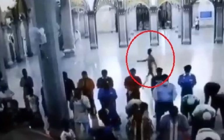 Video Pria Hanya Pakai Celana Dalam Serang Imam Masjid