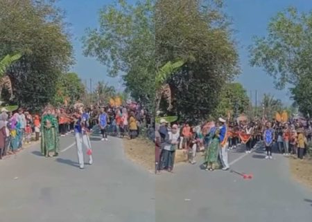 Ngilu! Wanita Tertimpa Tongkat Mayoret Saat Atraksi, Kondisinya Bikin Khawatir