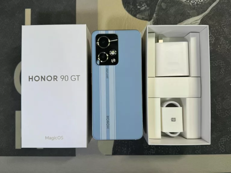 Unboxing Honor 90 GT